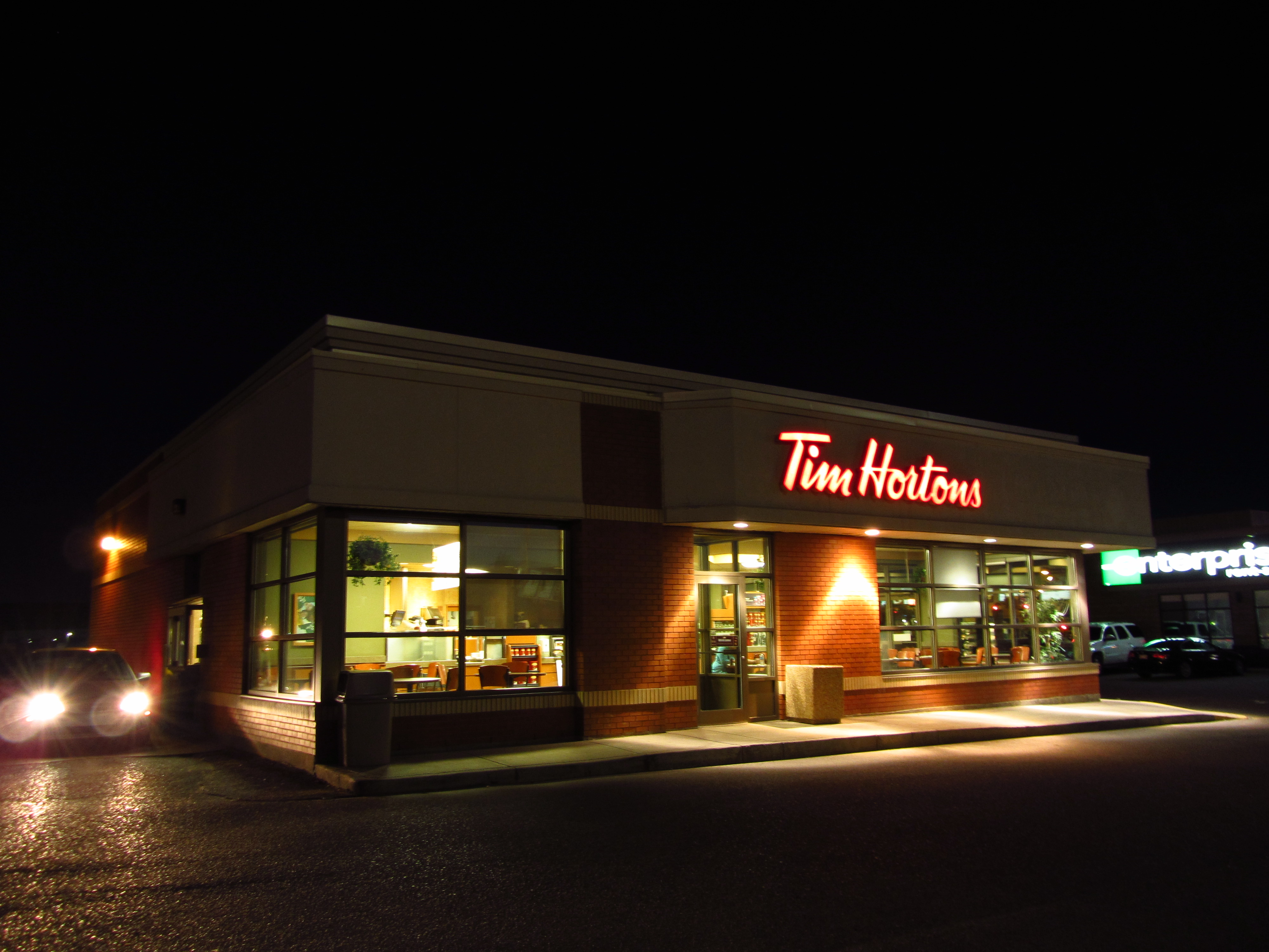 Tim_Hortons_at_night_-a.jpg