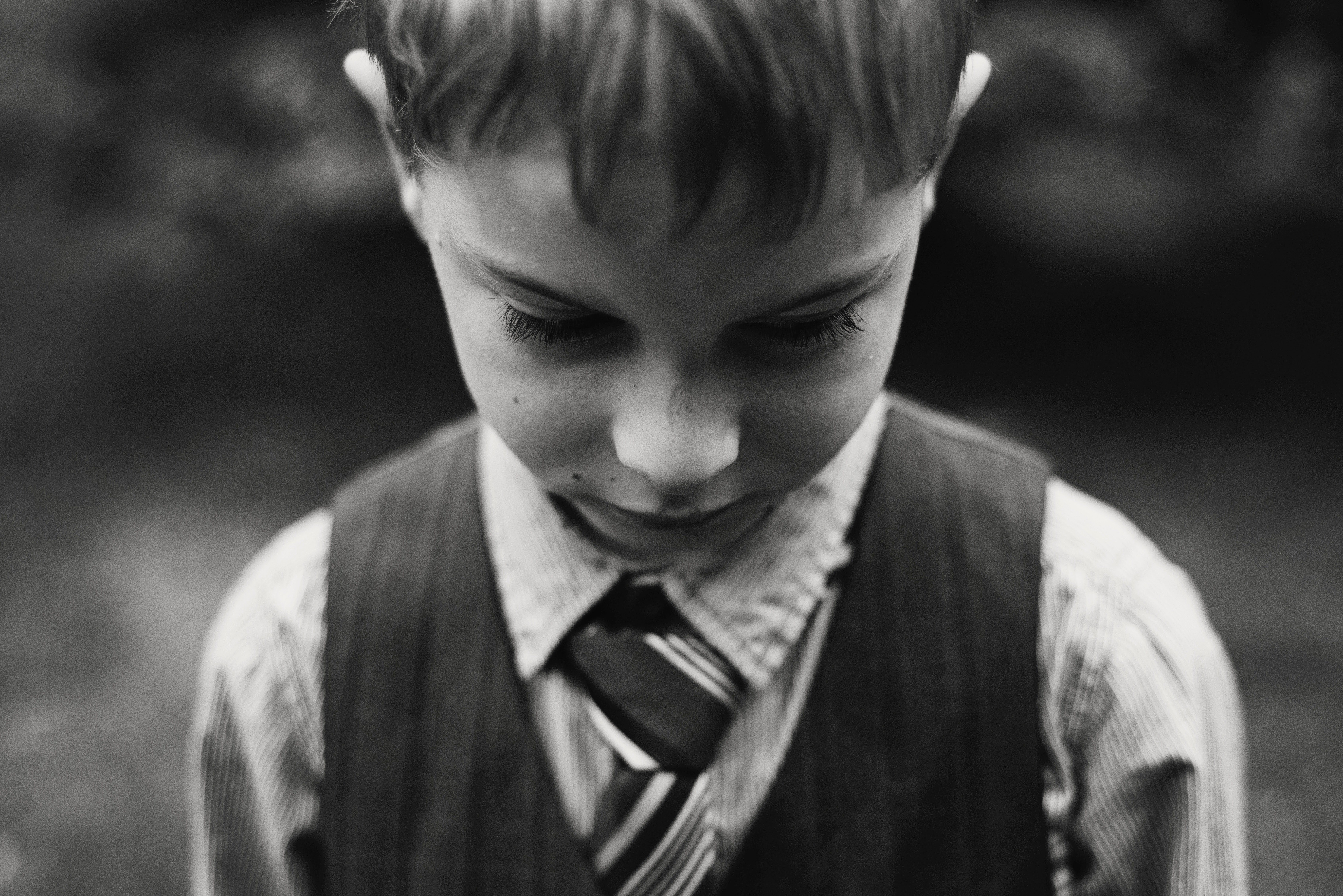 alone-black-and-white-blur-boy-568017