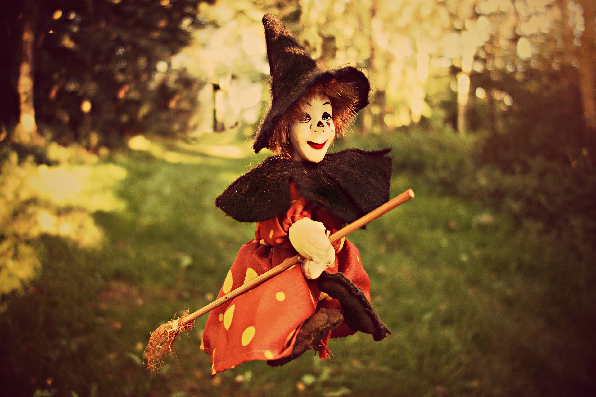witch-1606525_1920